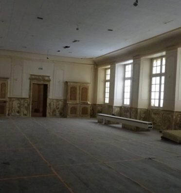 HALL MOINE VIDE DECAP