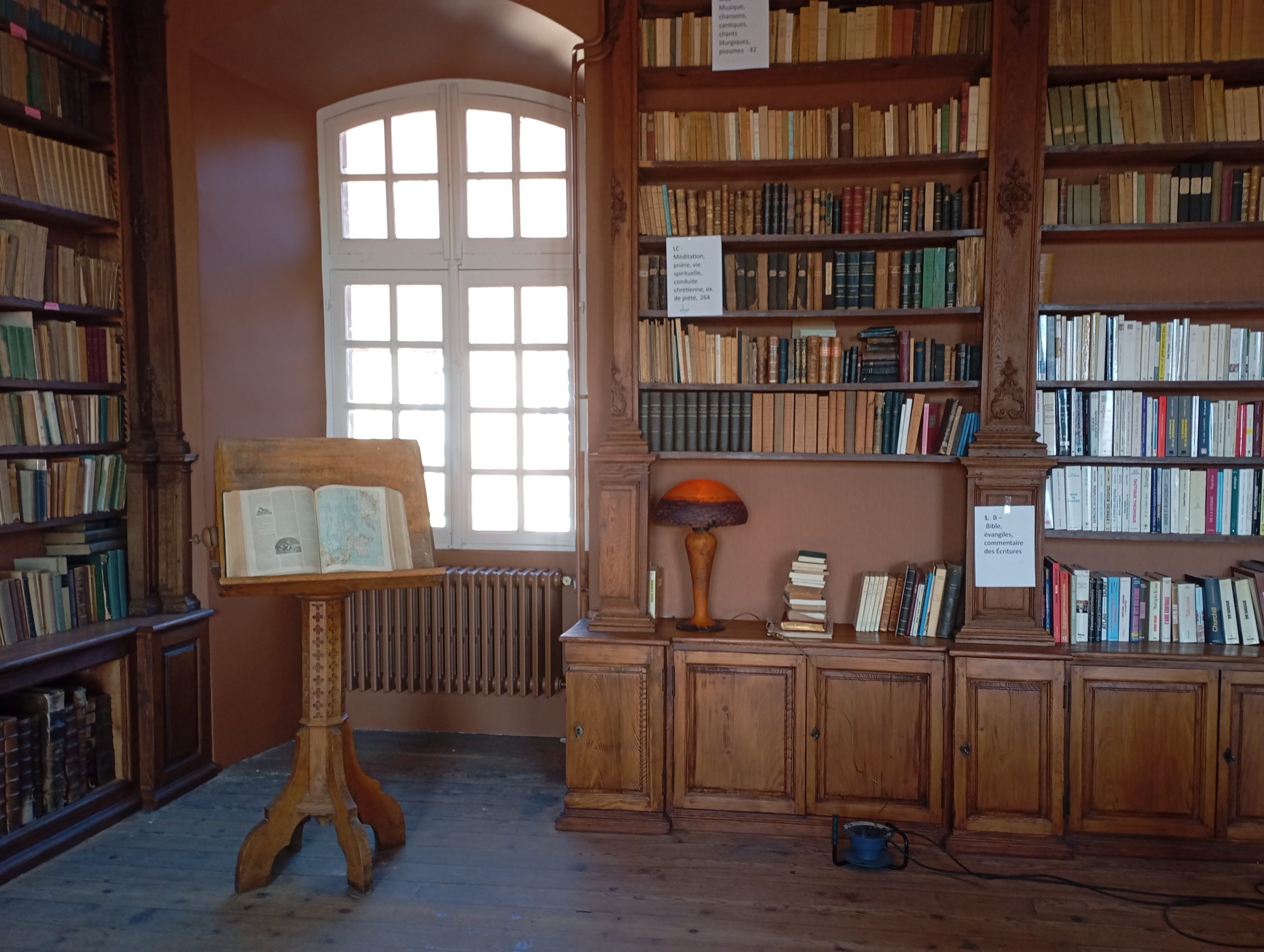 BIBLIOTHEQUE ABBAYE DE LUXEUIL