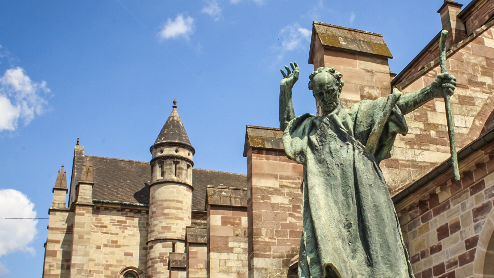 saint-colomban-devant basilique
